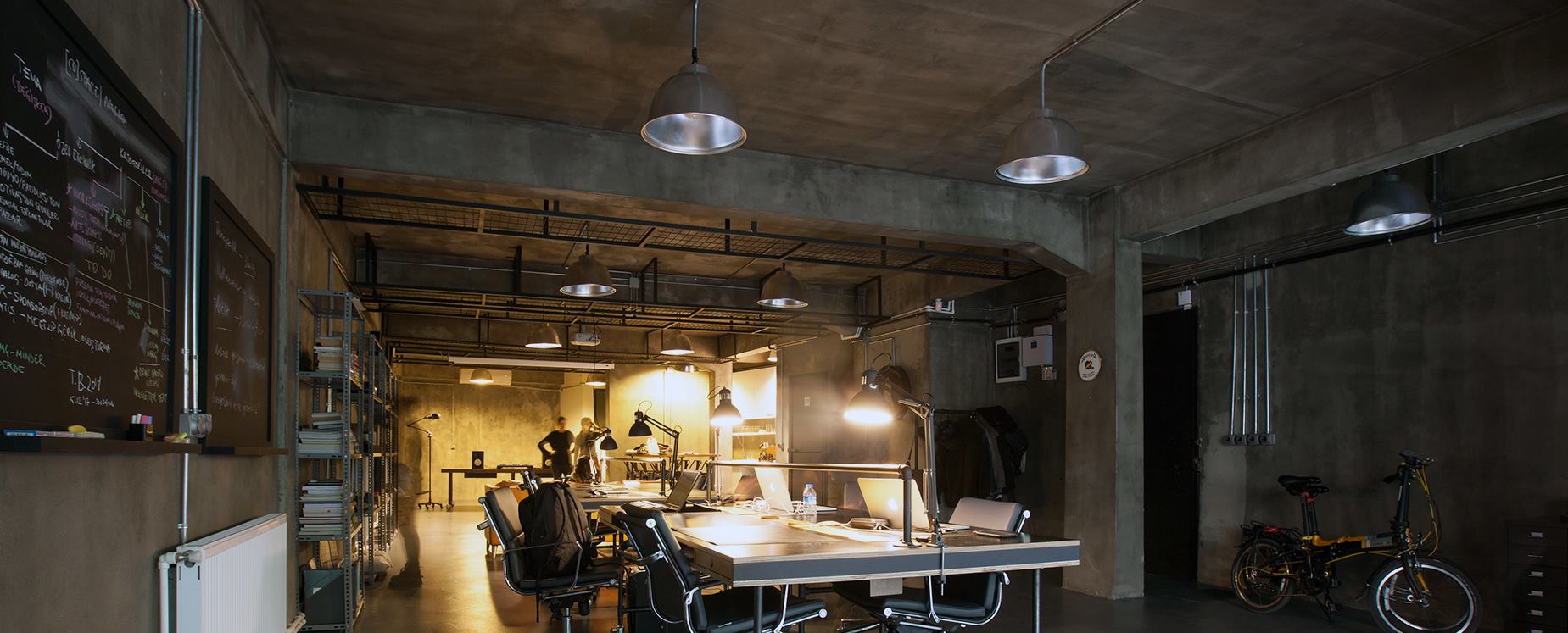 Apollo Space, İnterdisipliner ve multidisipliner yaratıcılığı benimseyen bireyleri, "birlikte çalışma", "birlikte düşünme" etkinliklerine katılmaya davet ediyor.